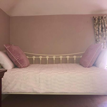 2 Bed Courtyard Apartment At Rockfield House Kells In Meath - Short Term Let Kells (Meath) Exterior foto